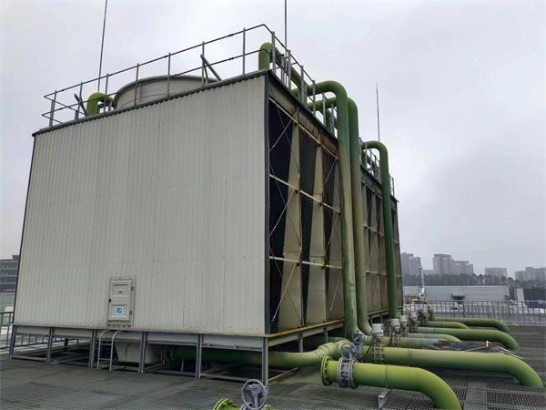 工業(yè)冷卻塔對(duì)空調(diào)制冷、空壓站及冷凝工藝等冷卻水循環(huán)系統(tǒng)尤為適宜(中溫型密閉式冷卻塔設(shè)計(jì))